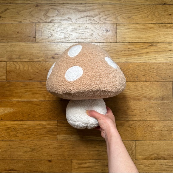 NWOT beige mushroom plush (O/S) - Picture 1 of 6